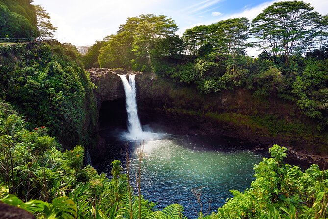 Big island Hilo Day Tour- Volcano,LavaTube,Waterfall,Beach&Lunch - Key things that make this tour work