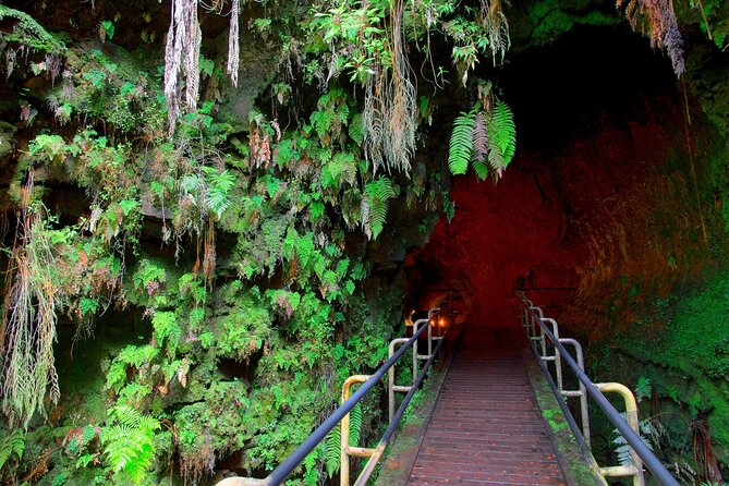 Big island Hilo Day Tour- Volcano,LavaTube,Waterfall,Beach&Lunch - Lunch at Kilauea Lodge: Real Food in Volcano Village