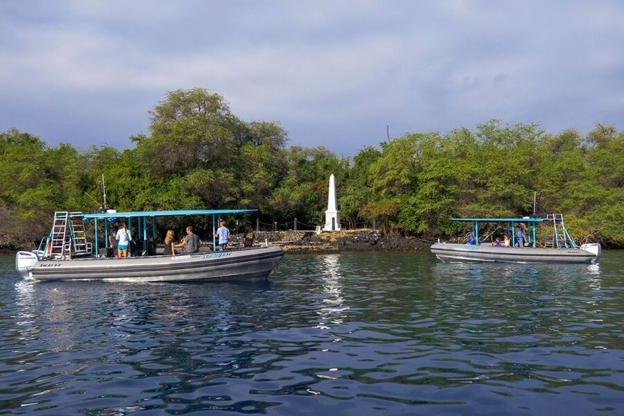 Big Island: Kona Half-Day Boat Tour with Snorkeling & Lunch - Between swims: tropical snacks and deli-style lunch on board