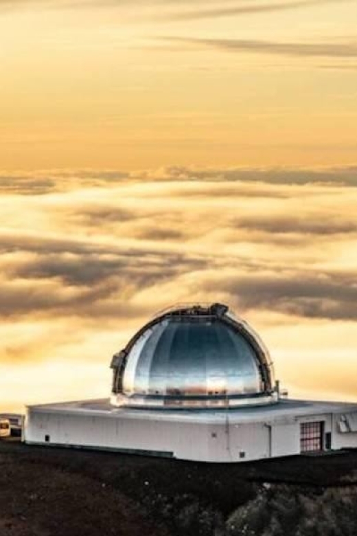 Big Island: Mauna Kea Summit, Stargazing & Dinner - The visitor information area picnic: warmth, food, and a calm start