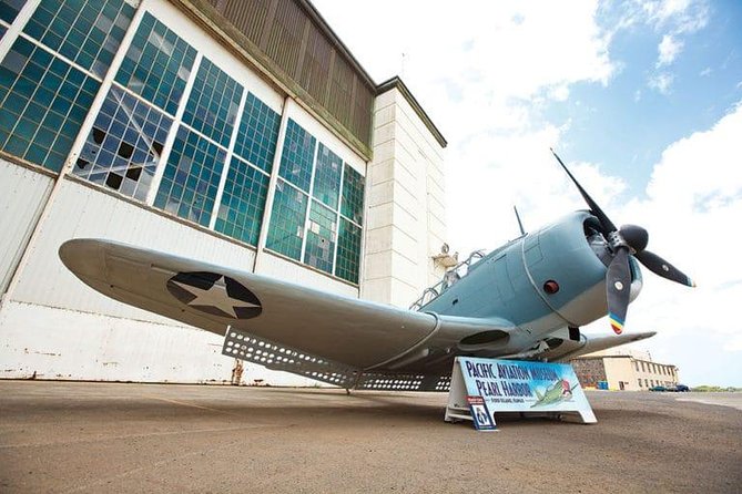 Day Trip from Kona to Oahu: Pearl Harbor WWII Heroes Adventure - Kona to Honolulu, then back again in a long but managed day