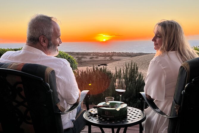 Enjoy Sunset with a Fine Cigar in Hawi - Arriving at Puʻu Kehoni: the rustic lounge, the ocean air, and the two-step start