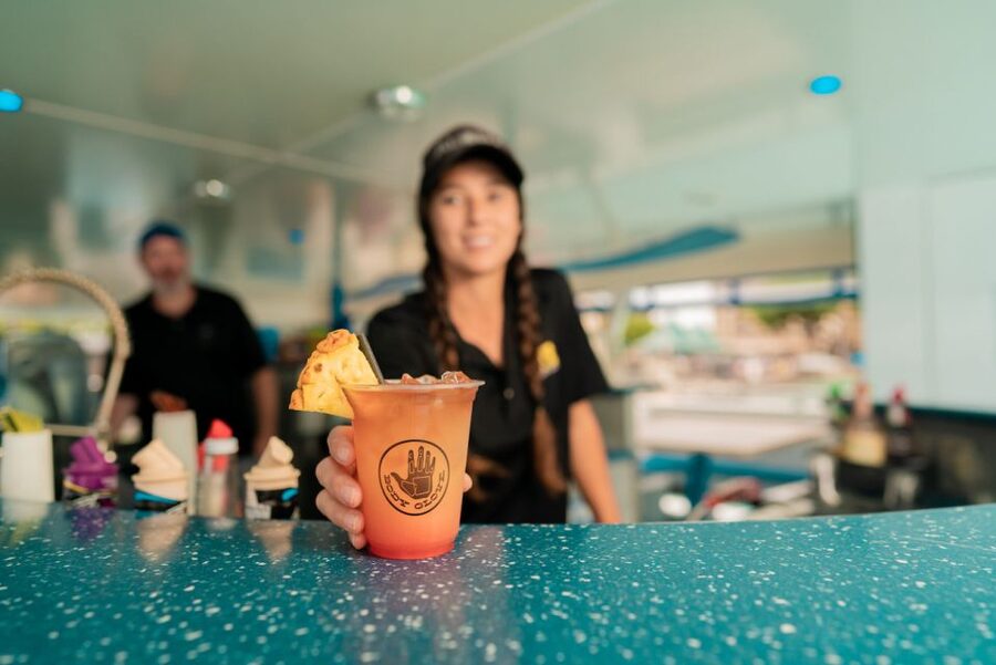 From Hawaii: Historical Dinner Cruise Tour to Kealakekua Bay - Live slack-key music: the soundtrack for the sunset