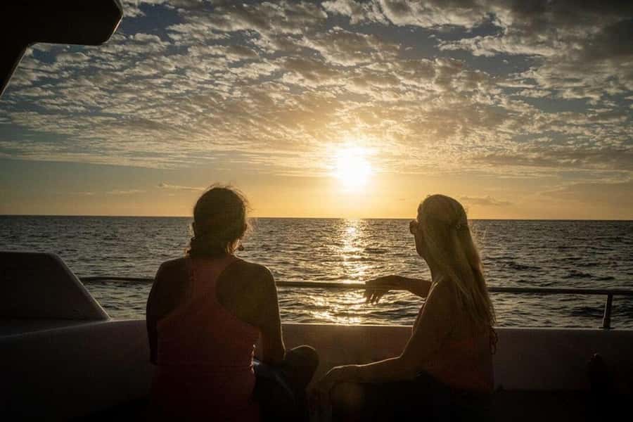 Kailua-Kona: Manta Ray Snorkeling and Sunset Sailing Cruise - Manta Ray Village: what the snorkel experience feels like
