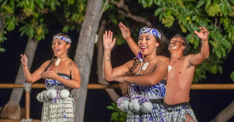 Kailua-Kona: Voyagers of the Pacific Luau with Buffet Dinner - Oceanfront luau at the Royal Kona Resort: why this venue works