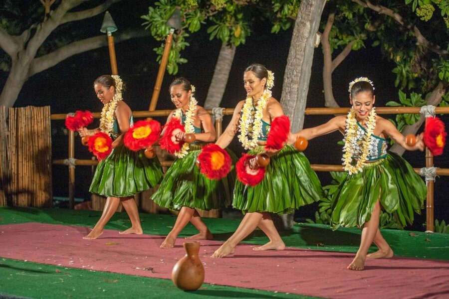 Kailua-Kona: Voyagers of the Pacific Luau with Buffet Dinner - Voyagers of the Pacific show: song, dance, and a story you can follow