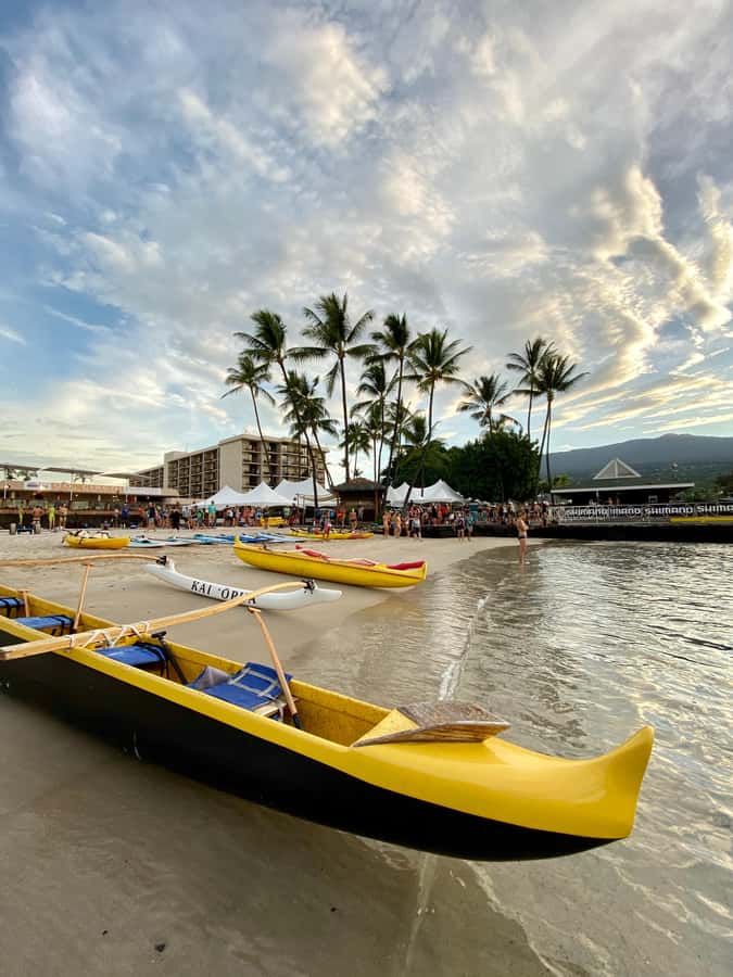 Kealakekua Bay: Outrigger Canoe Ride with Cultural Insights - The Views: Kailua Bay, Ahuʻena Heiau, and Hualālai