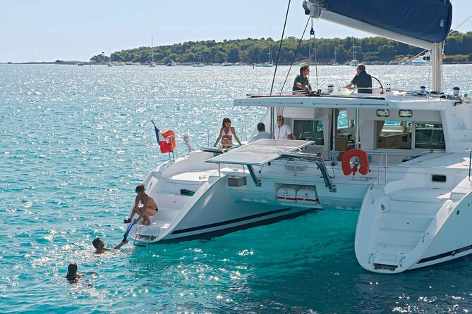 Kona Luxury Catamaran Yacht Snorkel & Sail - Getting onboard at Honokohau Small Boat Harbor (9:00am start)