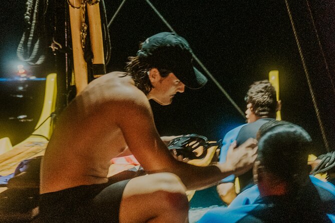 Manta Ray Snorkeling by Night in Kailua-Kona, Hawaii - Canoe ride plus lightboard: what your evening schedule feels like