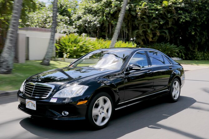 Private Arrival Transfer: Kona International Airport to Big Island Hotels - Vehicle choice: Mercedes SUV vs sedan for your group