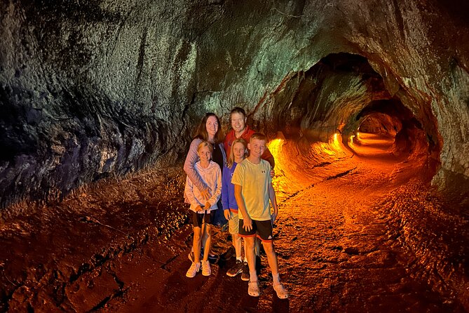 Private Big Island Customizable 14 person Tour/Chauffeur Service - Private Chauffeur for a 14-Person Big Island Day