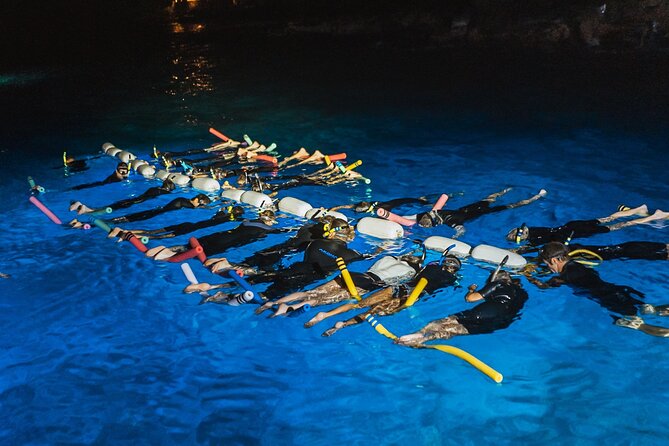 Snorkel with Manta Rays Guaranteed - The manta floatation device: how the light brings plankton to you
