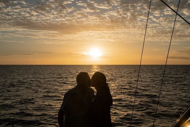 Sunset and Manta Ray Snorkel Adventure - Drinks on Board: Hot Cocoa, Soft Drinks, and Paid Alcohol